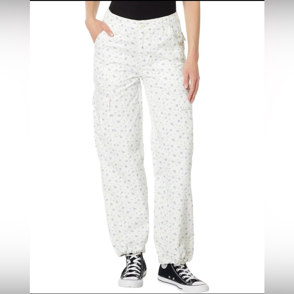 Levi’s Women's '94 Baggy Cotton High Rise Cargo Pants in Floral